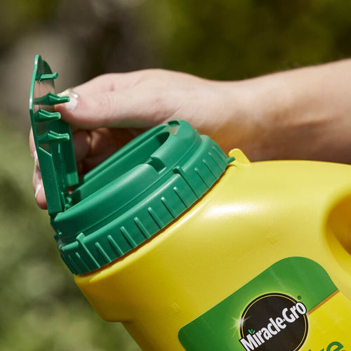 Scott's Miracle-Gro Miracle-Gro® Shake 'N Feed All Purpose Plant Food Plus Weed Preventer₁